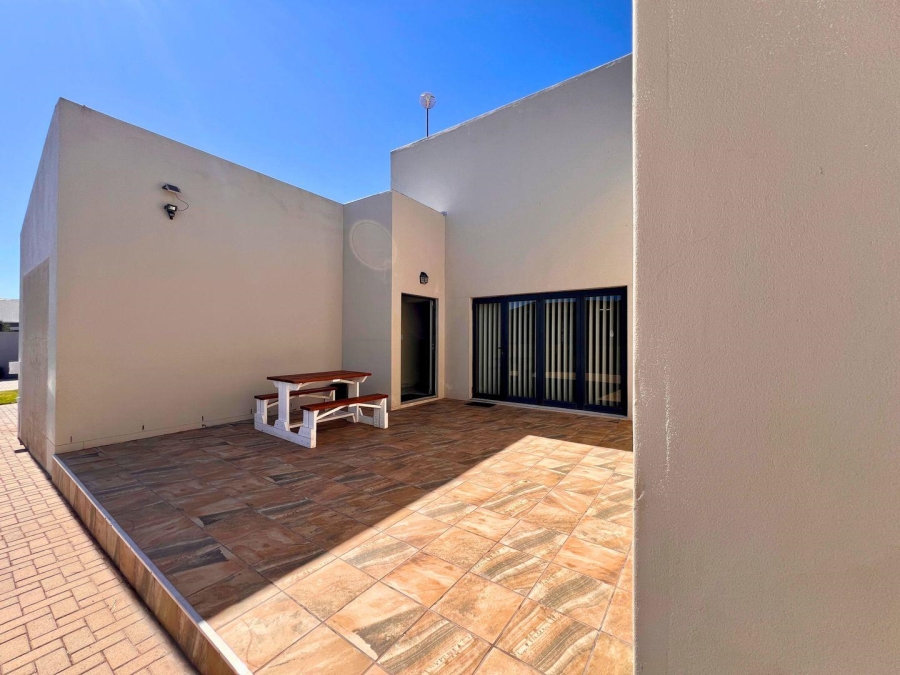 5 Bedroom Property for Sale in Myburgh Park Western Cape